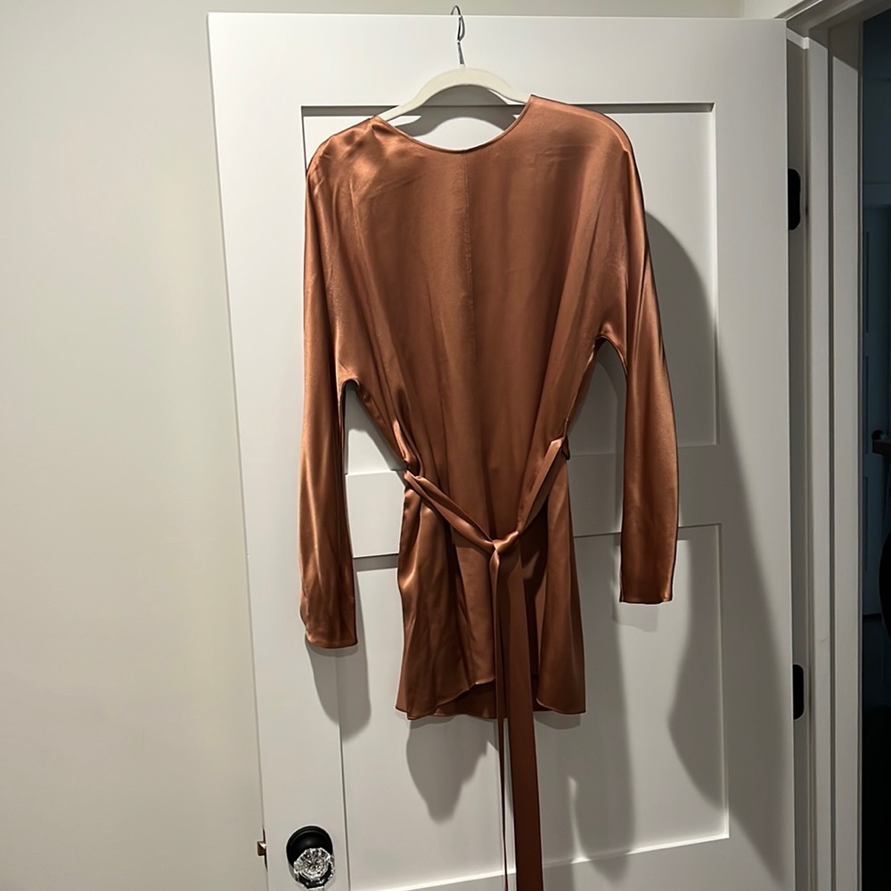 Vince silk blouse with tie and side slit - M